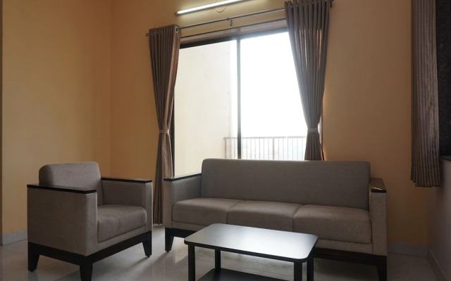 OYO 26151 House Khas Pranaam Apartment