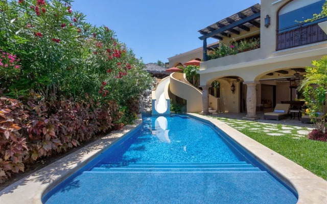 Casa de la Familia 7 Bedroom Contemporary Hacienda Style at Discounted Rate!