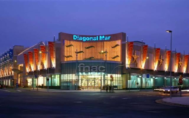 Stylish Flat, 2 Bathrooms And Swimmigpool!!