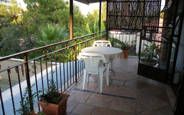 Elegant Upstairs Apartment