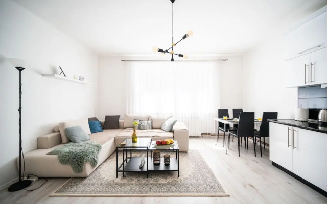 Modern 1bdr Apartment Near City Center