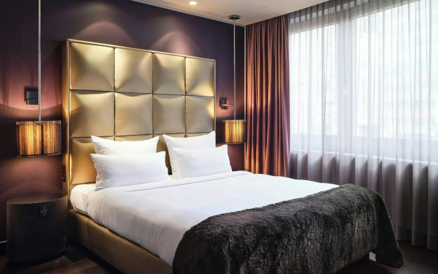Roomers Frankfurt Central, Autograph Collection