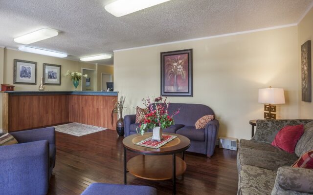 Econo Lodge Macpuffin