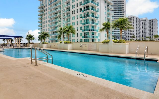 The Club at Brickell Bay Luxury Suites