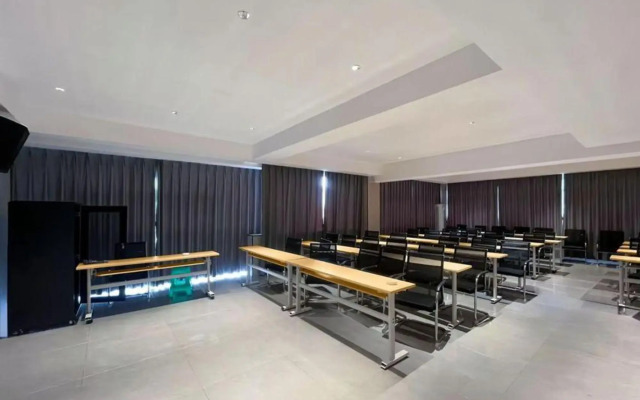 Manzhou International Hotel (Fushun Avenue)