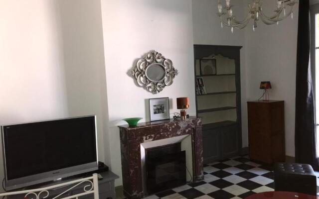 Avignon centre ville appartement T3 meublé 2 chambres