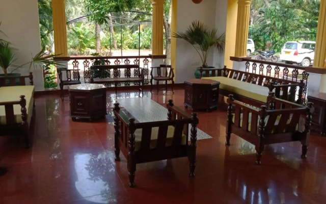 Coconut Grove Beach Resort