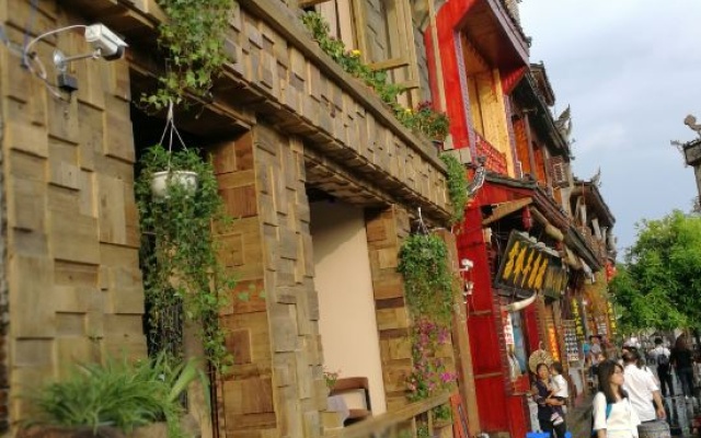 Shadow ● Day Coffee Night Wine River View Homestay — 2-star hotel in Xiangxi