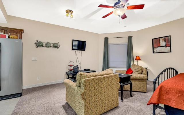 Tranquil Retreat Condo by Redawning