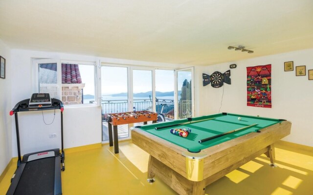 Nice Home in Brsecine With Wifi and 3 Bedrooms