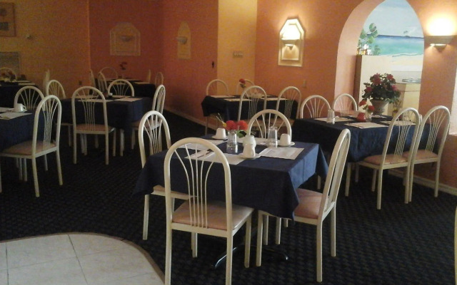 Royal Islander Hotel