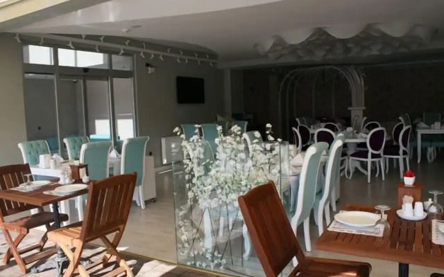 Kadhirga Hotel
