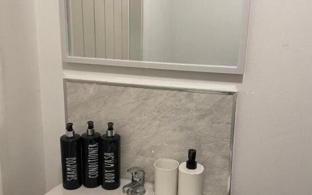 Lovely 1 bedroom studio apartment - Merthyr Tydfil