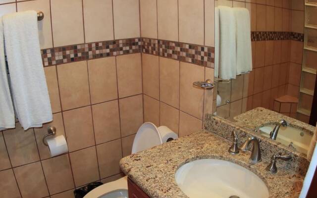 Hotel-style Ocean-view Unit in Flamingo With Pool