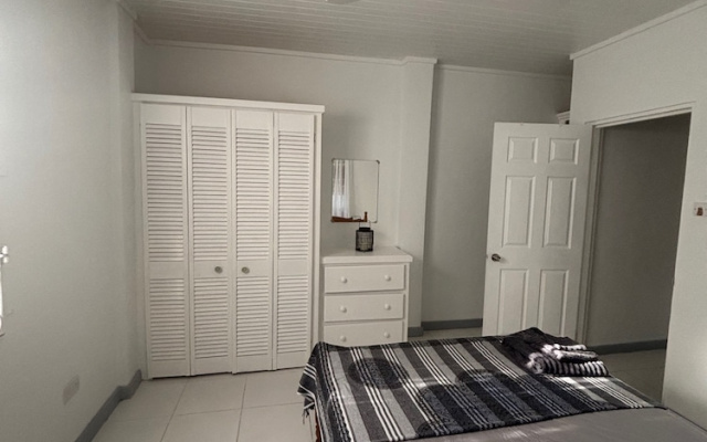 2 Bed Apartment - Sea View & 10min to Local Beach