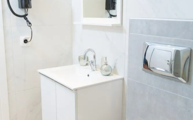 Civilian Apartments, Nilie Hospitality MGMT