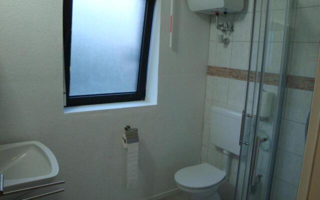 Cenet 1 Zimmer Apartment