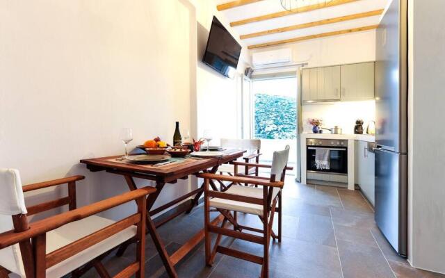 Droufakos home - Lux seafront apt