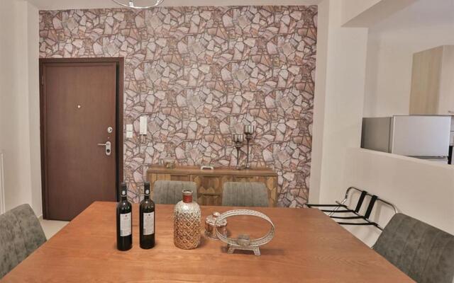 V Luxury Apartment 3