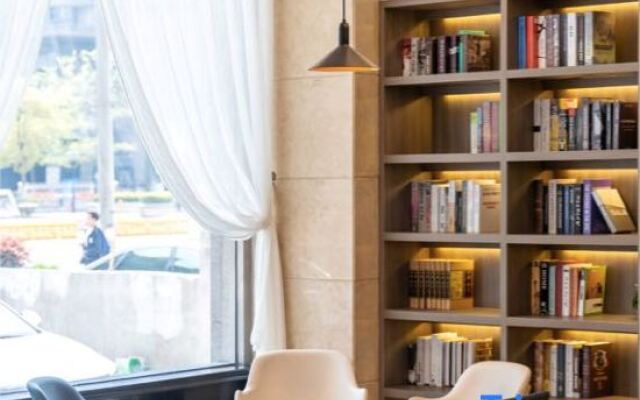 Geli Hotel (Shanghai Kangqiao Subway Station store, New International Expo Center )