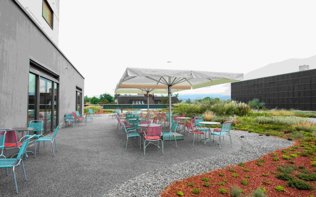 HOTEL illuster - Urban & Local