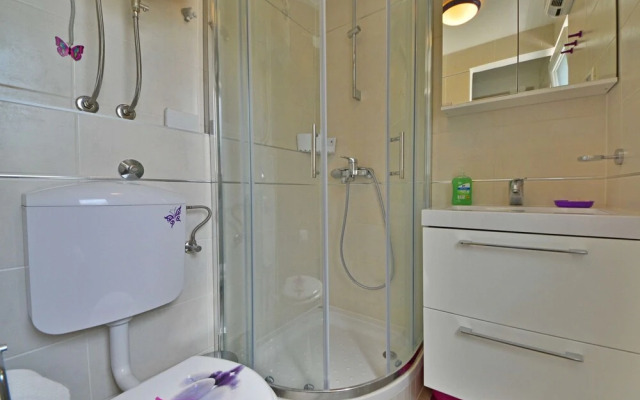 Koalas Nest Home Apartments Trinajsti i