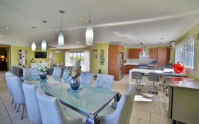 A Ocean View Malmok Villa
