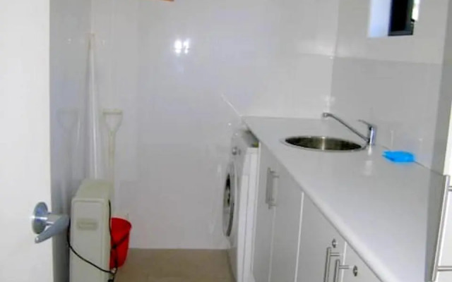 Luxury Woodridge 2-Bedroom Apartment