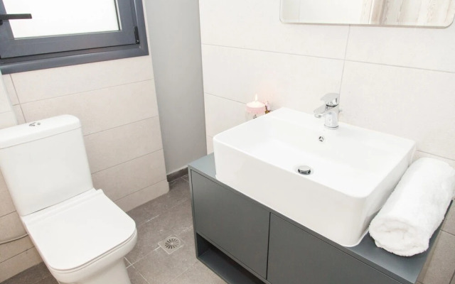 Central Brand New Studio Across Metro -F