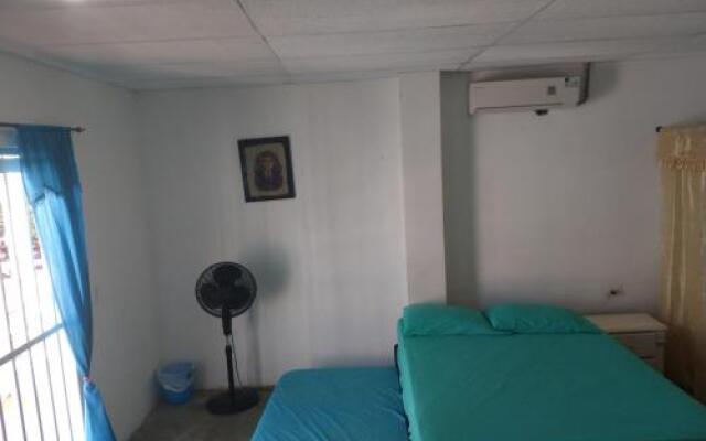 Alcobas a 4 calles de la Playa