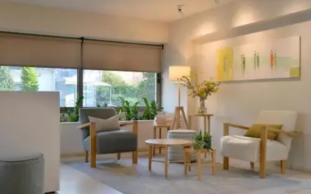 Mirivili Rooms & Suites Hotel