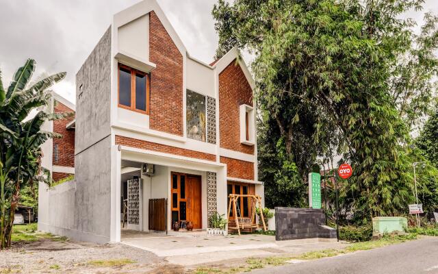OYO 90099 Twin House