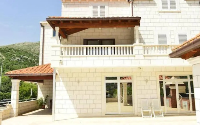 Apartments Mondo