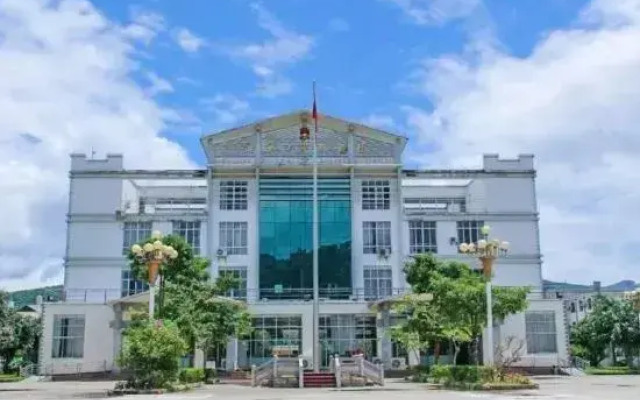 Menglian Bafang Hotel