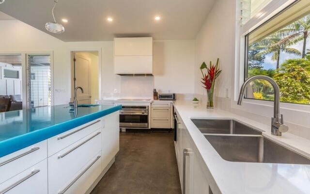 Kauai Tradewinds 4 Bedroom Home by RedAwning