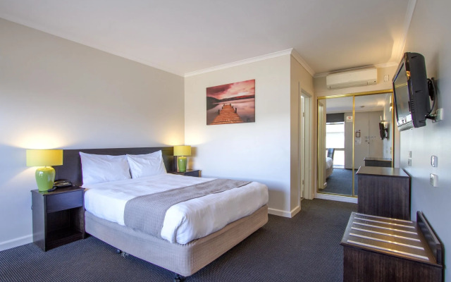 Sunshine Motor Inn
