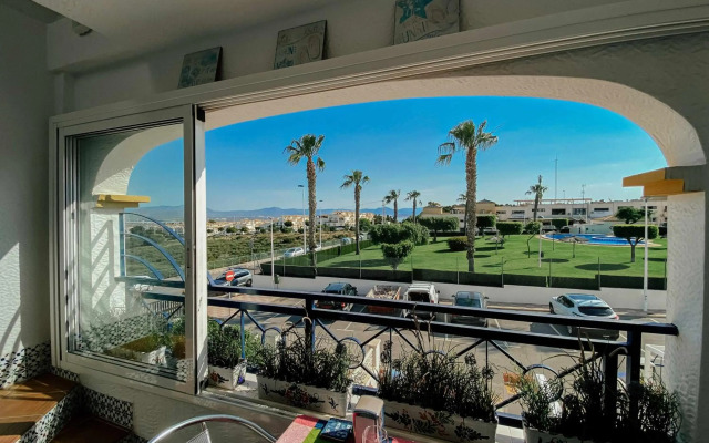 Stunning 2 bedroom apartment with Pool View