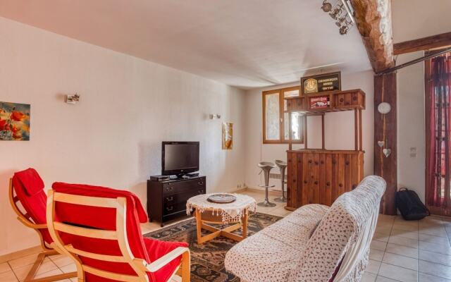 Quiant Holiday Home in Azille With Terrace