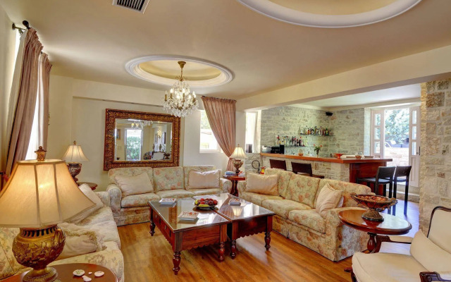 Korina Gallery Hotel