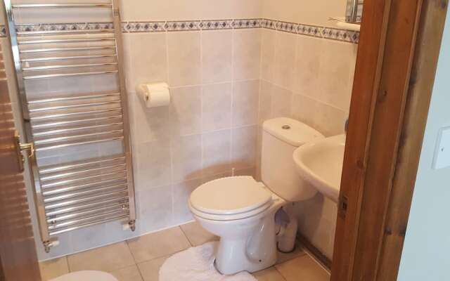 Lovely Spacious Studio Stunning Views Min yr Awel