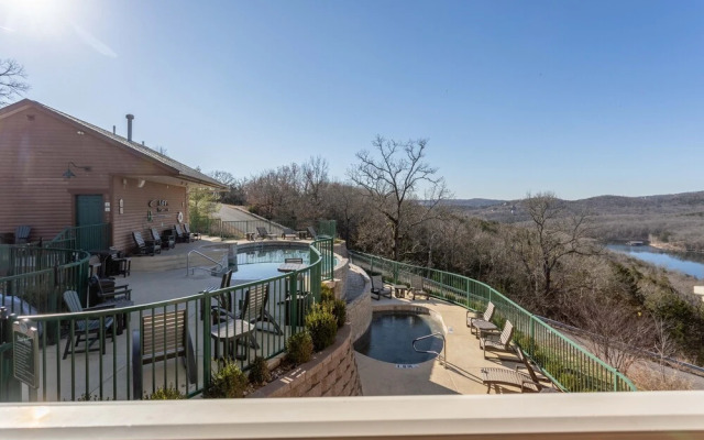 Mountain Breeze 2 Bedroom Condo by Redawning