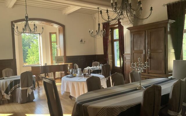 Chateau Tout Y Fault