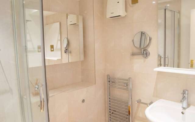 Spacious Holborn Apartment Close to Tube