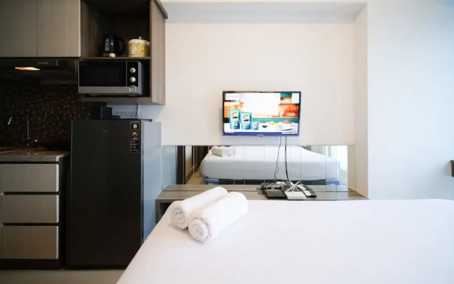 Simple And Cozy Studio At Tanglin Supermall Mansion Apartment – Guest Rooms – Surabaya