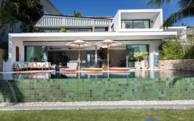 Solaris 3-Bedroom Beachfront Villa in Koh Samui