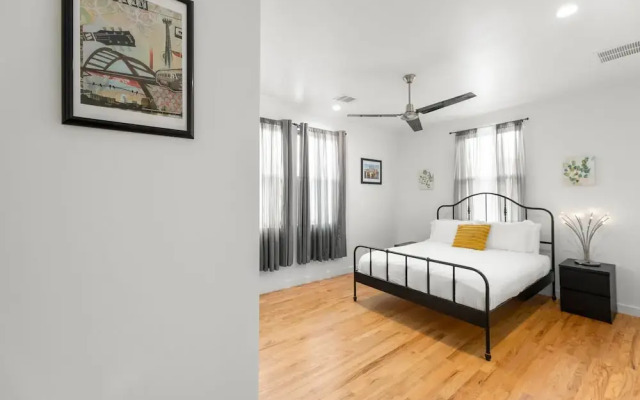 2-Bedroom East Austin Condo-Free Parking