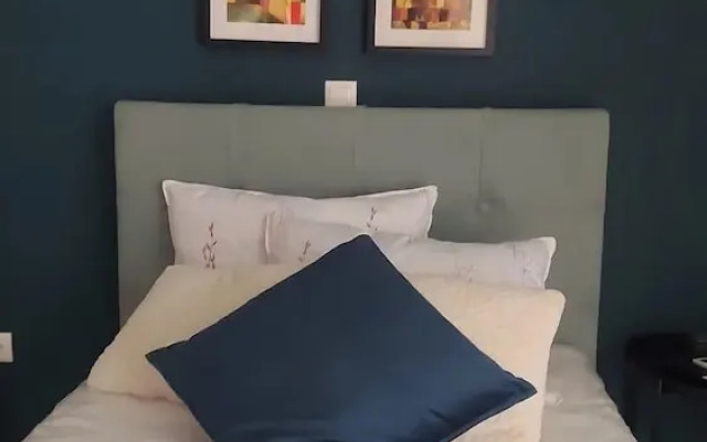 Modern Elegant Apt in Glyfada w Balcony