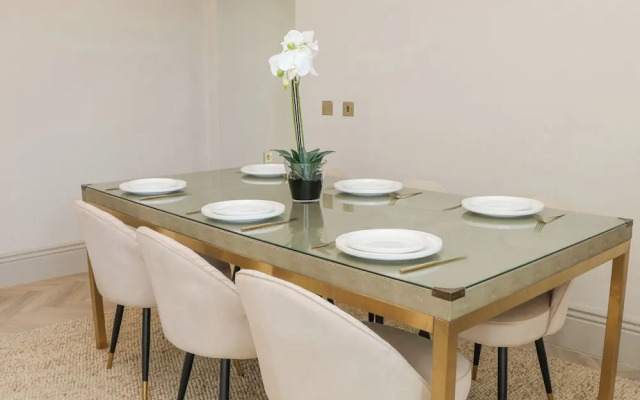 Castleton Suite