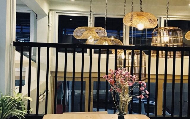 Kinnon Deluxe Hostel Coworking Cafe