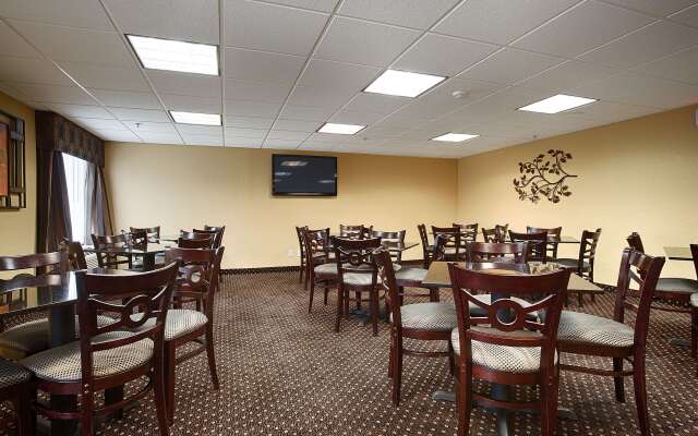 Best Western Plus Parkway Hotel